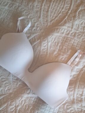 Victoria's Secret White T-Shirt Bra - Smooth Molded Cups